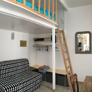 Appartement Maisonnette Studio Sur Cour, Parijs